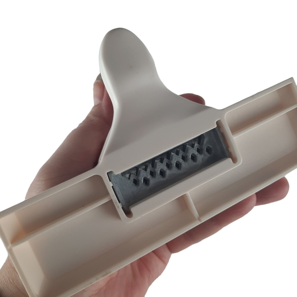 Retired Martha Stewart Border Punch Paper Scrapbooking Card Making - Picture 6 of 6